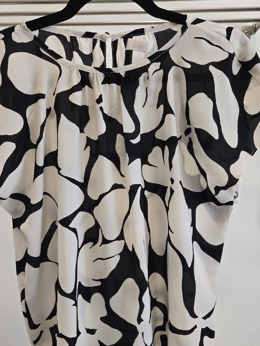 Black & White Abstract Print Blouse - Relaxed Women's Top